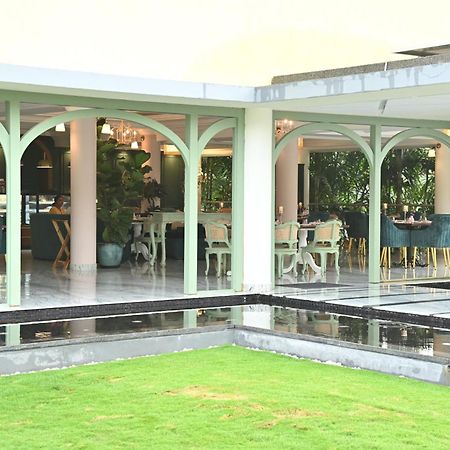 Nambiar Club Bellezea Hotel Kammasandra Exterior photo